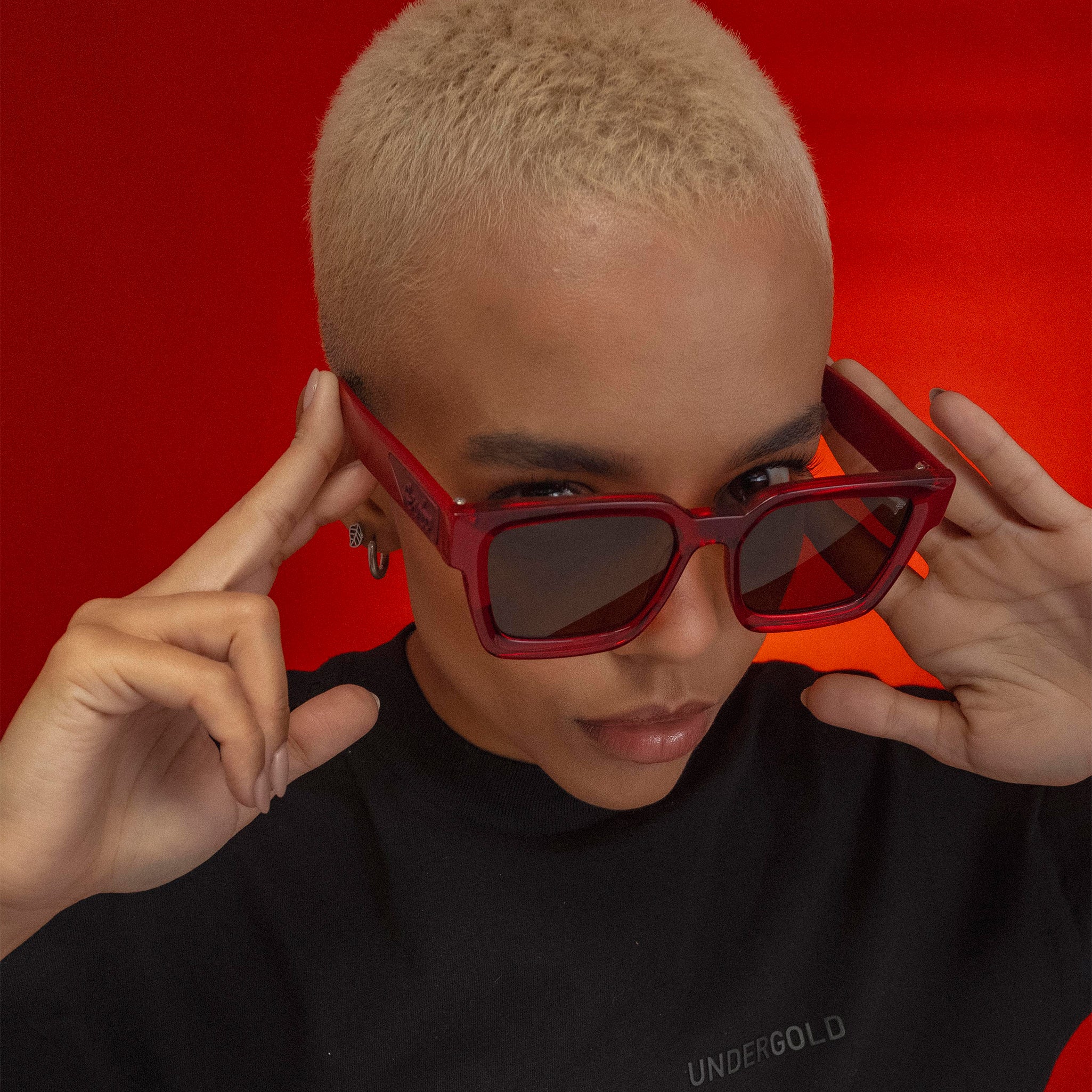 New Bilbao by Fento – trendy red eyewear that blends modern design with standout style.